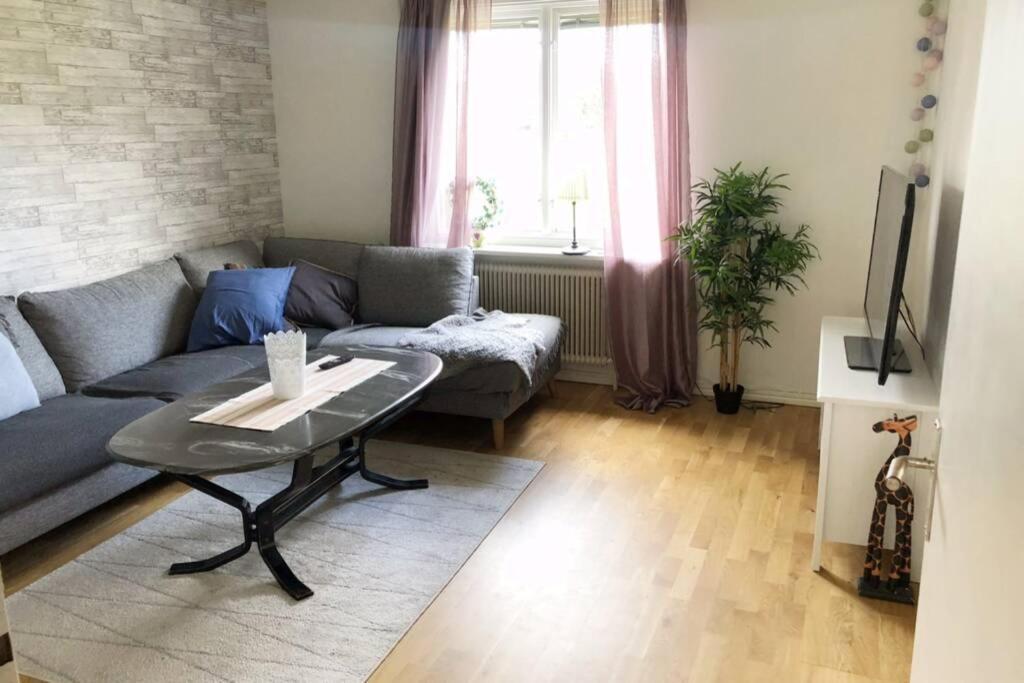 Egen Laegenhet I 2-Familjshus Pa Landet. Villa Tierp Dış mekan fotoğraf